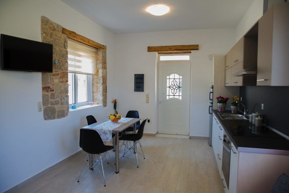 G&K Stone Suites 17/21