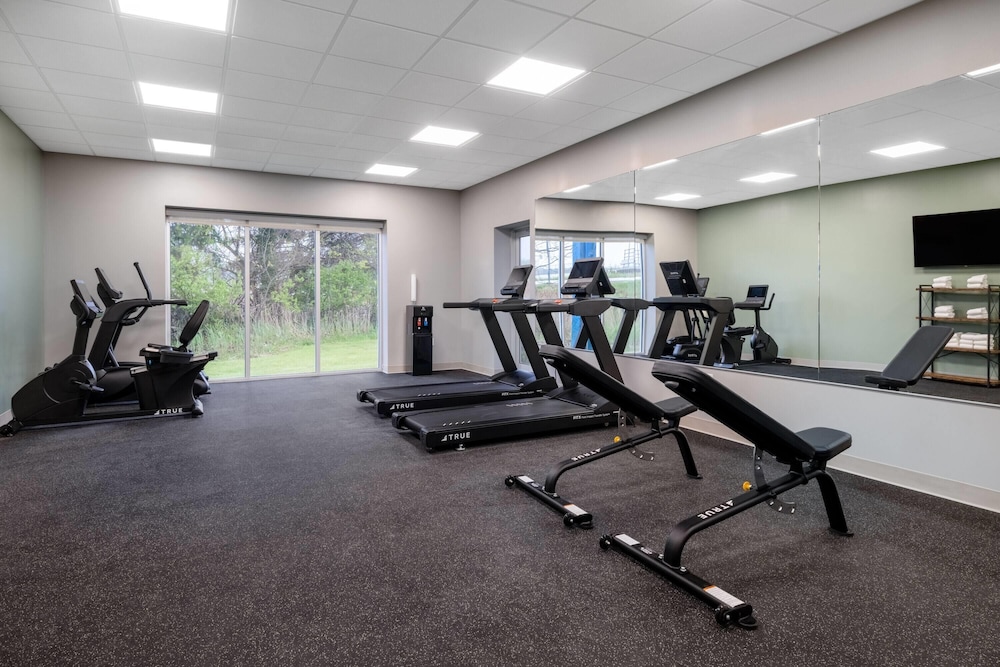 Wingate by Wyndham Geneva at SPIRE Academy 29/56