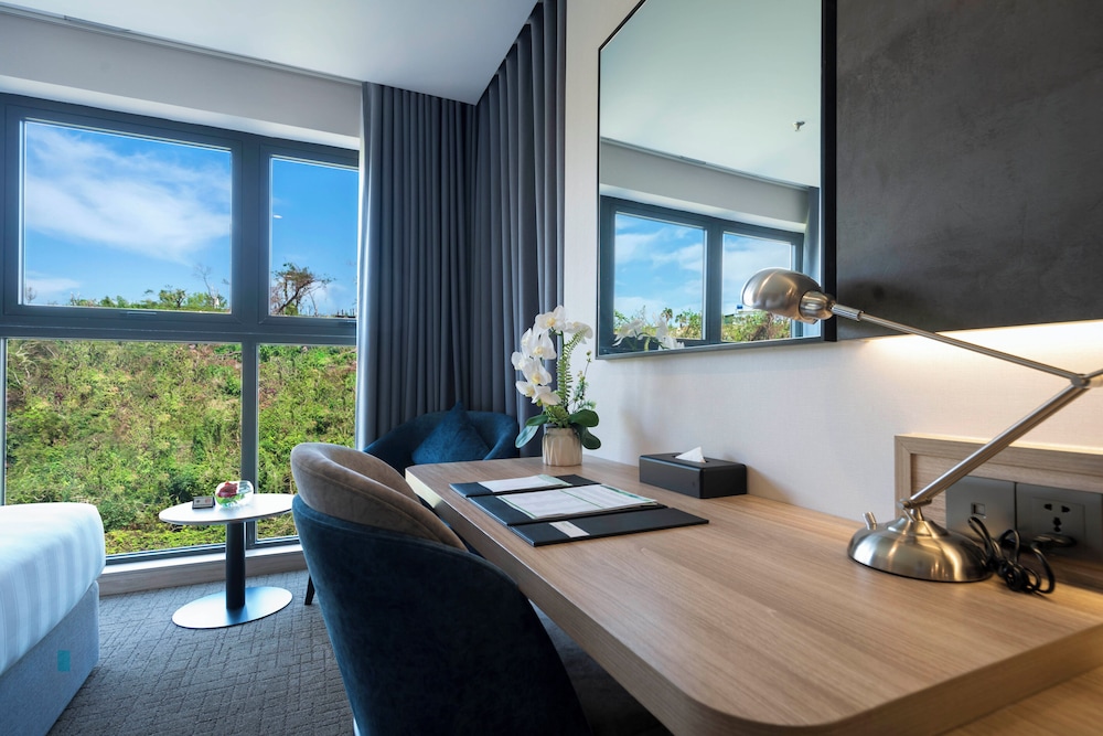 Wyndham Garden Legend Halong 50/50