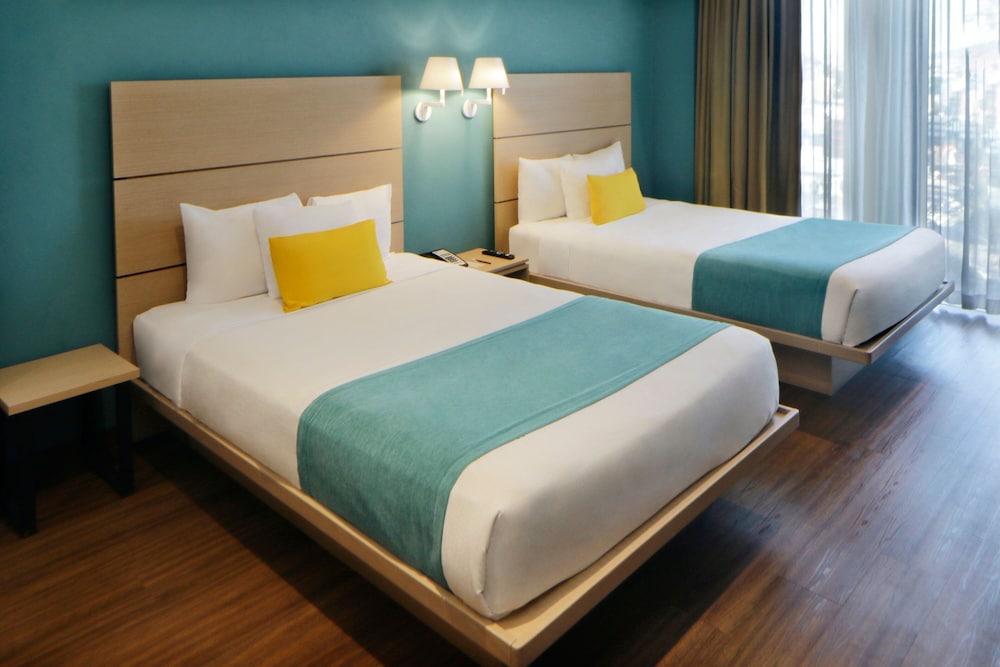 2 Bedrooms, Suite