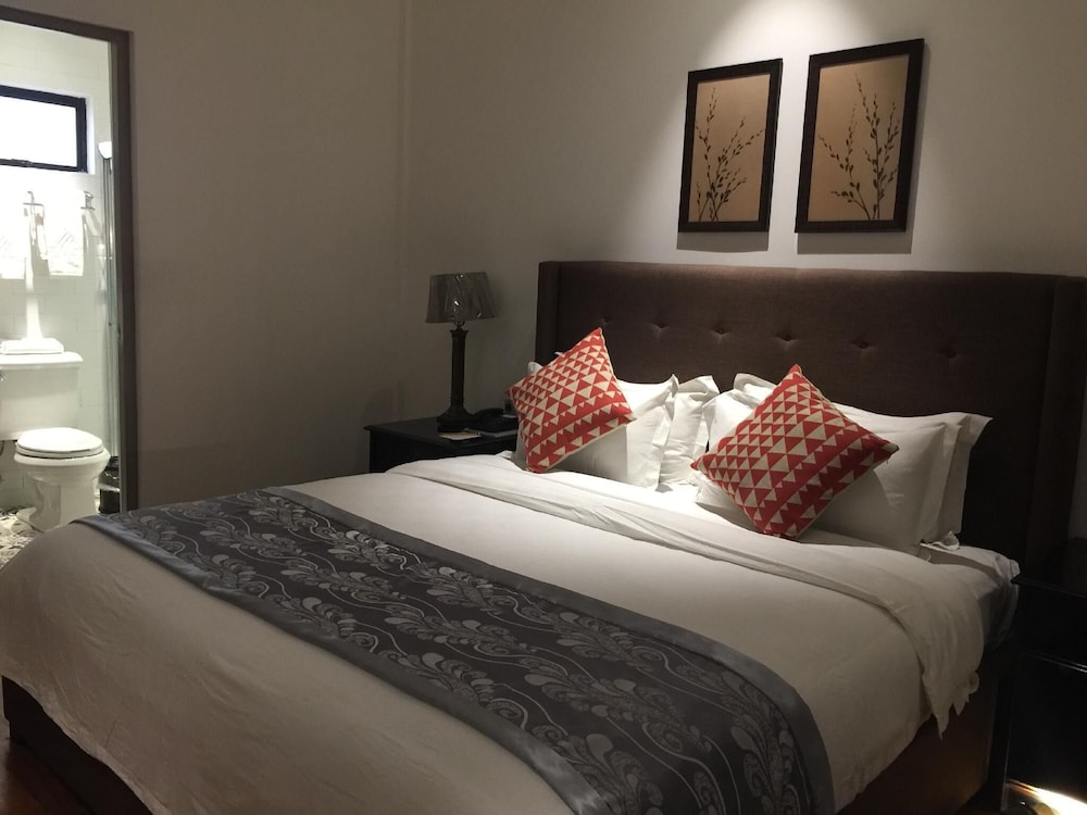 Grand, Pool, Deluxe, King Bed