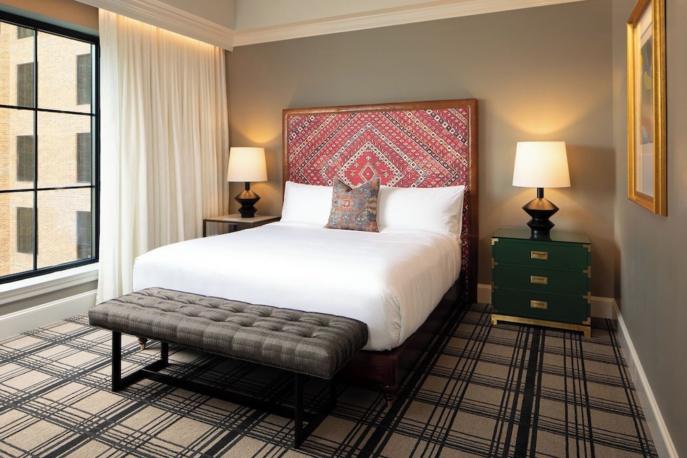 JUNIOR SUITE, KING BED, CORNER