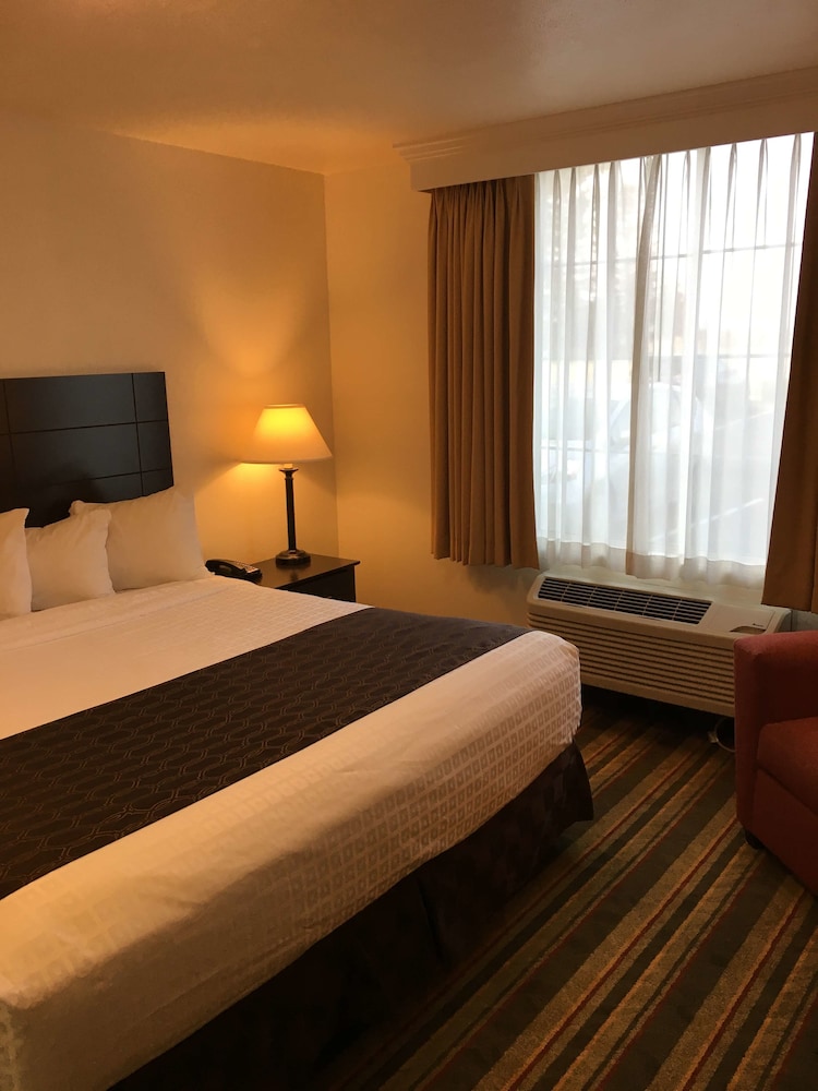 Best Western Visalia Hotel 10/55