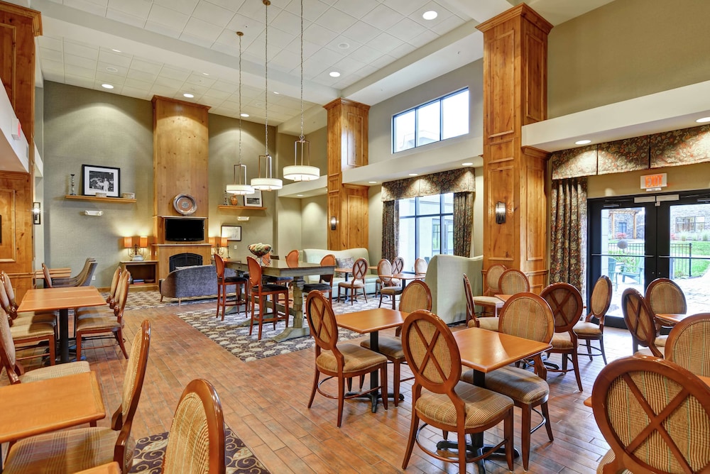 Hampton Inn and Suites New Hartford 52/64