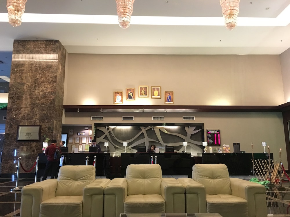 Grand Paragon 39/43