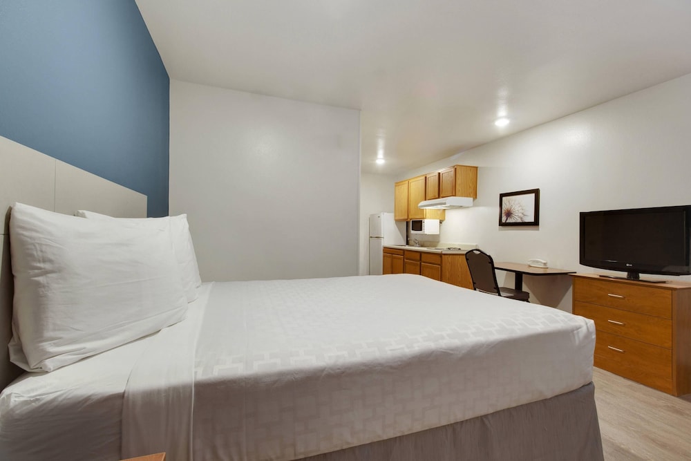WoodSpring Suites Conroe 15/32