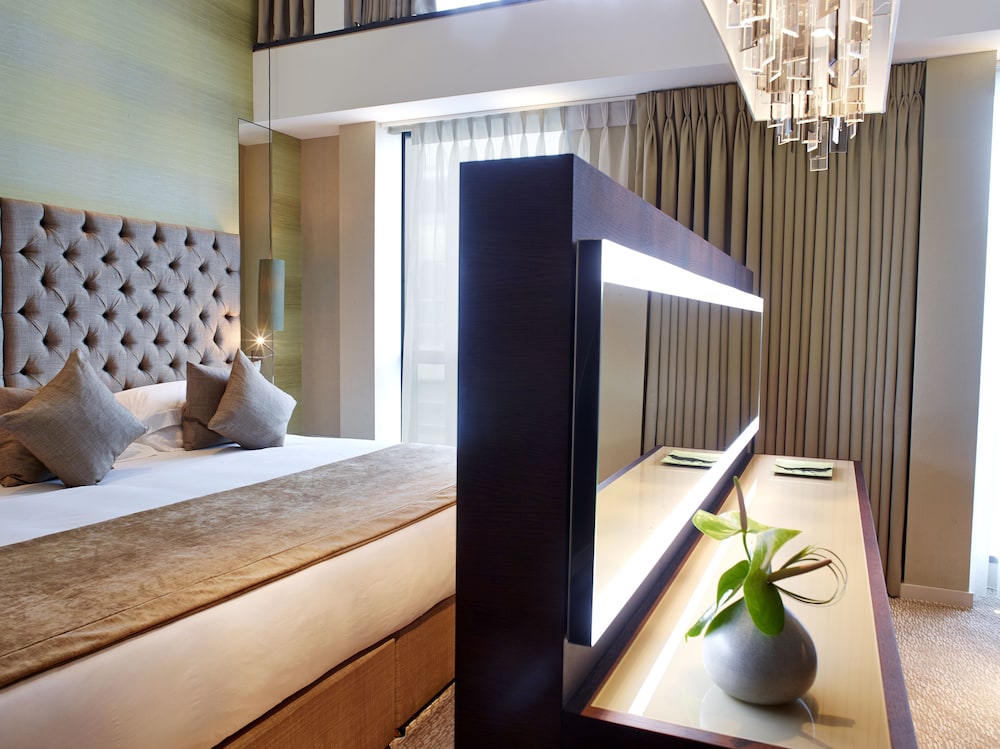Cheval Three Quays 16/56