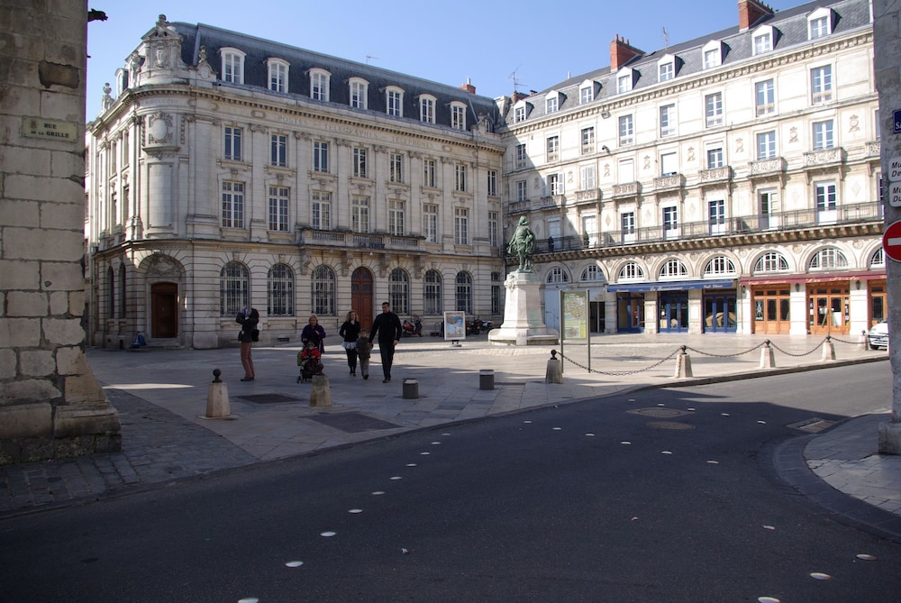 HOTEL HENRI IV 58/69