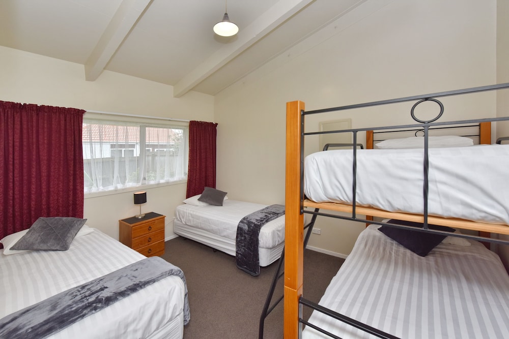 NORTHCOTE MOTOR LODGE 13/49