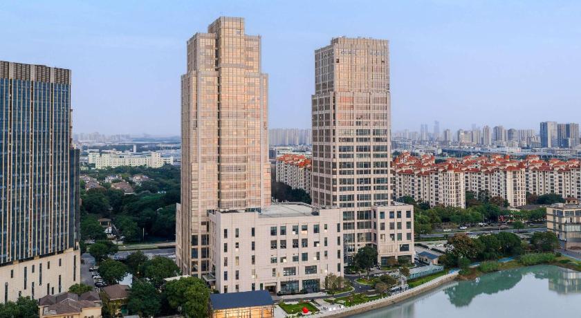 Grand Mercure Wuxi Huishan 71/76