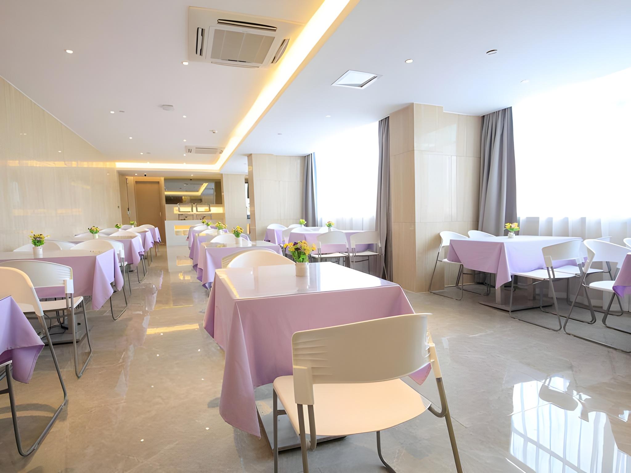 Lavande Hotel (Foshan South Railway Station Bijiang Light Rail Station) 37/43