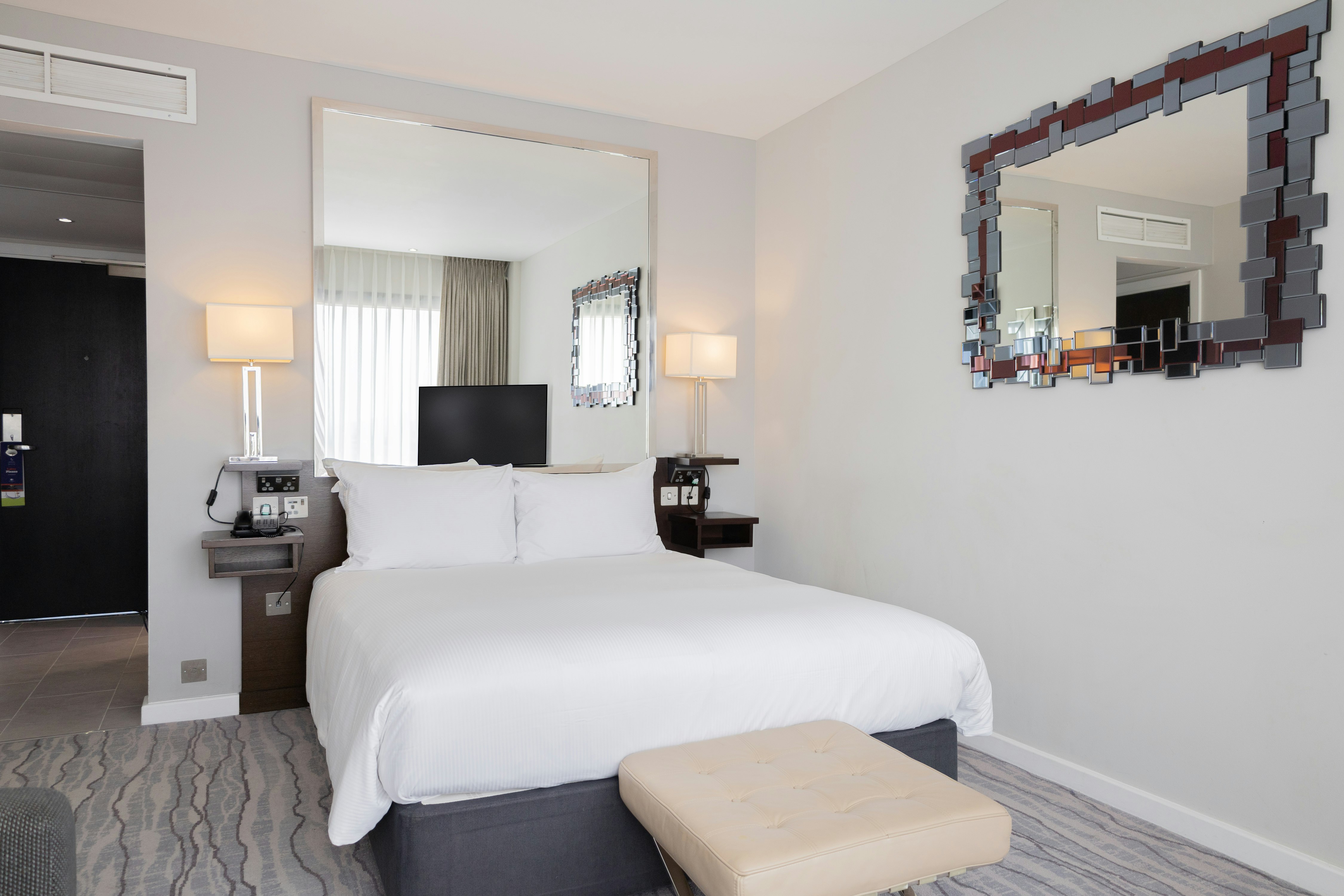 DELUXE, QUEEN BED