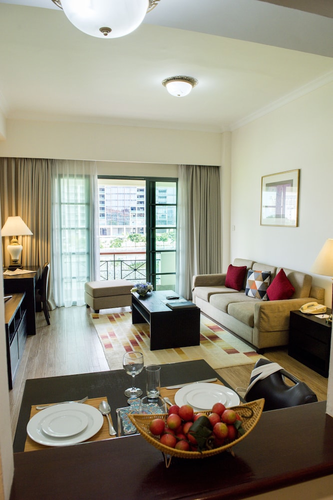 Diamond Westlake Suites 24/50