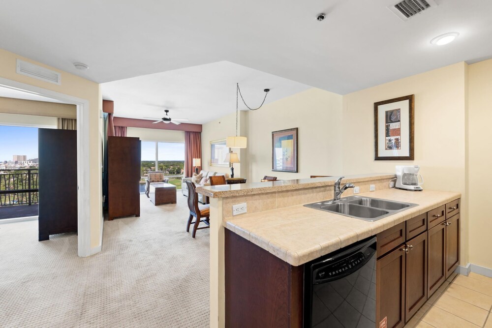 Luau Resort by Panhandle Getaways 9/50