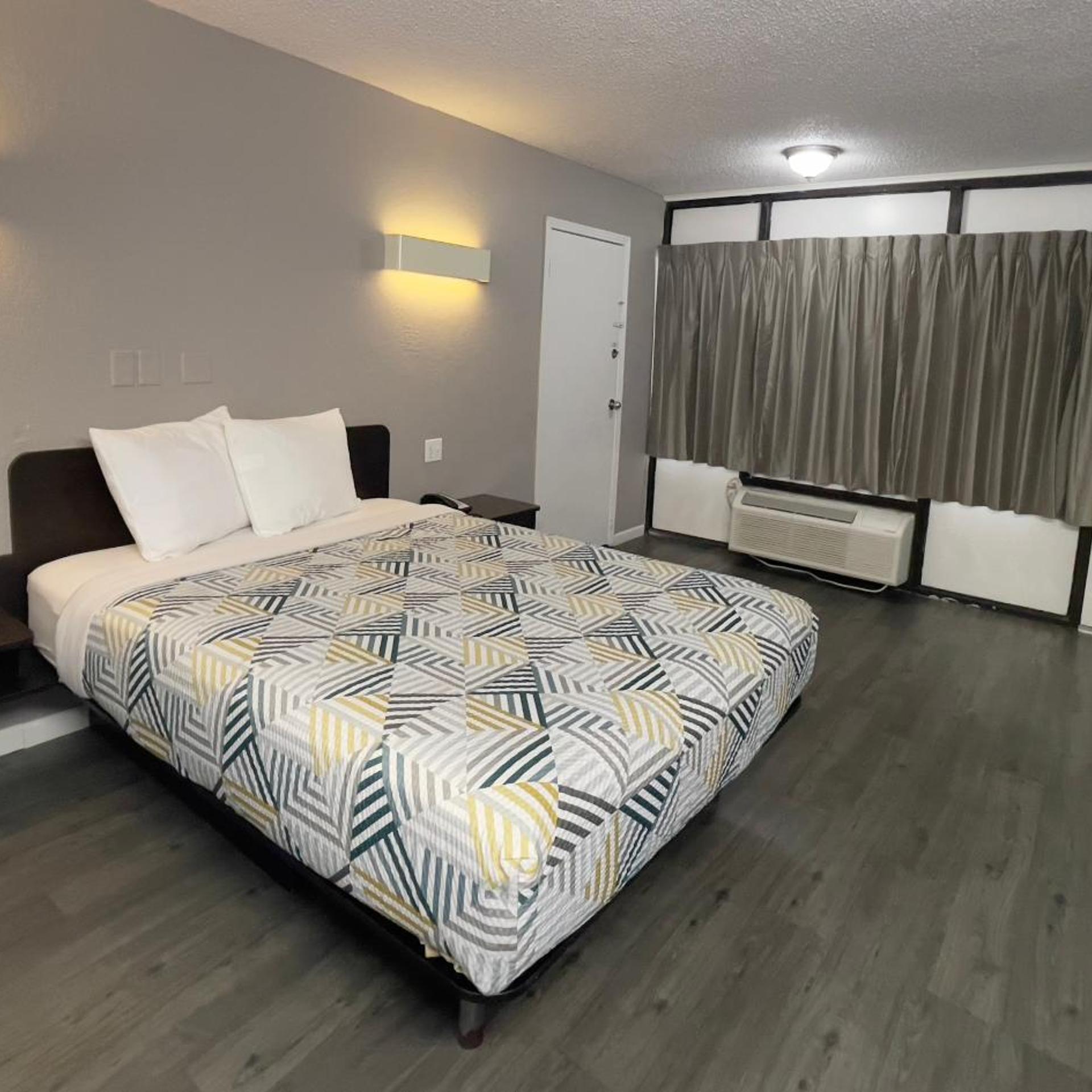 1 King Bed - Mobility Accessible RI Shower Nsmk