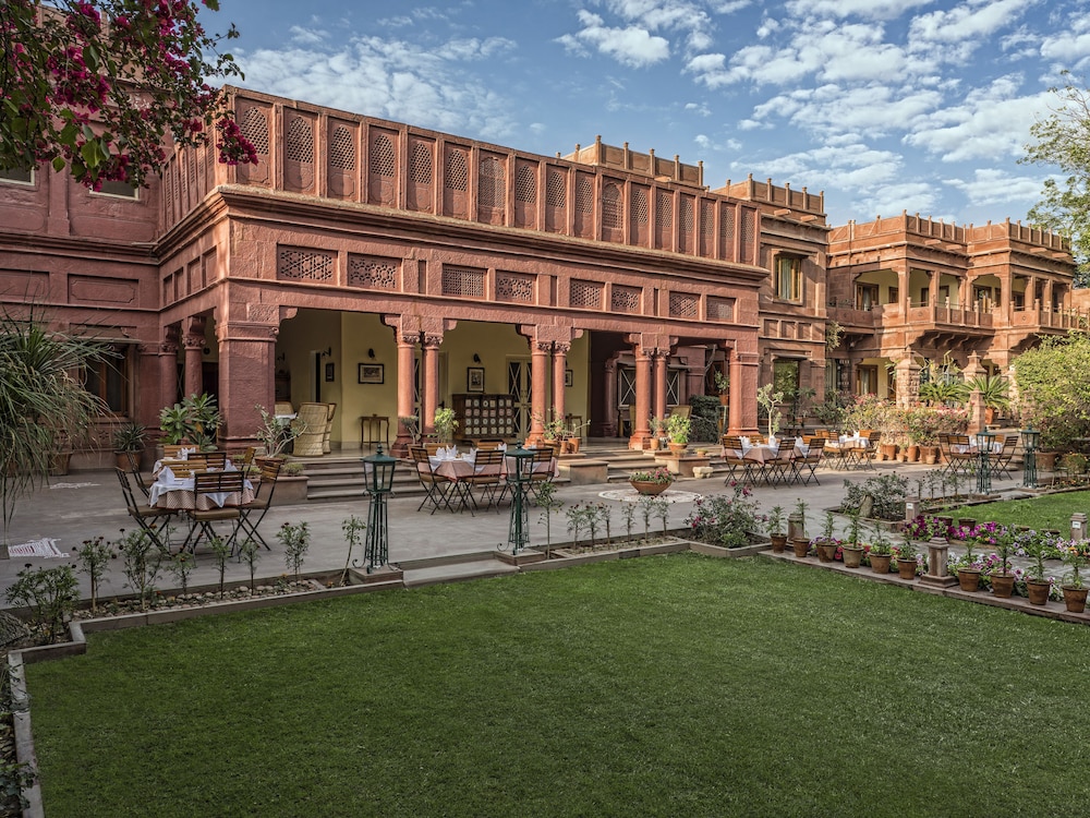 RATAN VILLAS 25/31