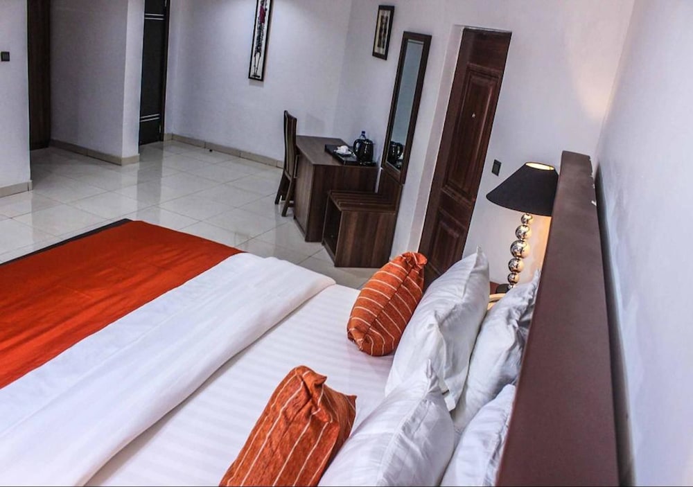 EXECUTIVE, SUITE
