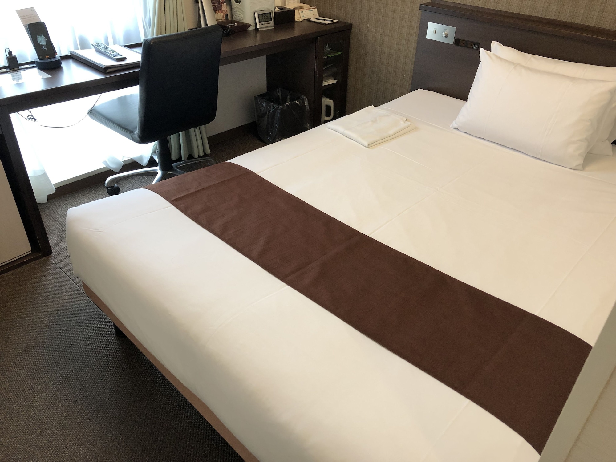ECONOMY, DOUBLE BED, SMOKING