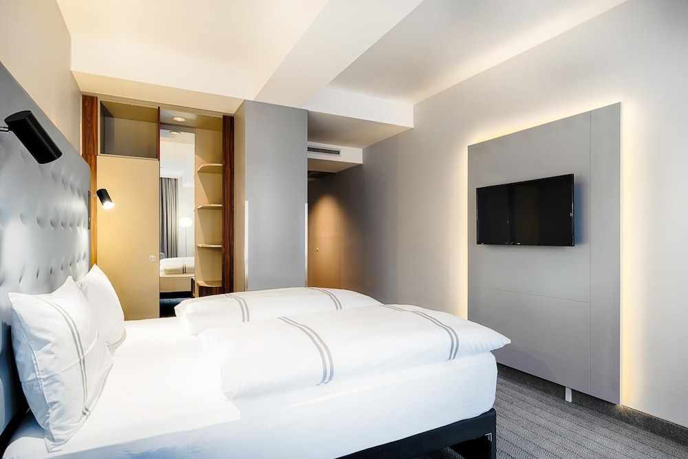 غرفة قياسية بسريرين منفصلين، Premier Inn Cologne City Mediapark Hotel 4/5