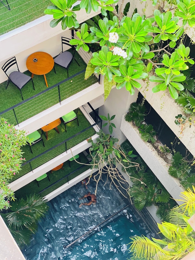 John Boutique Villa 60/68
