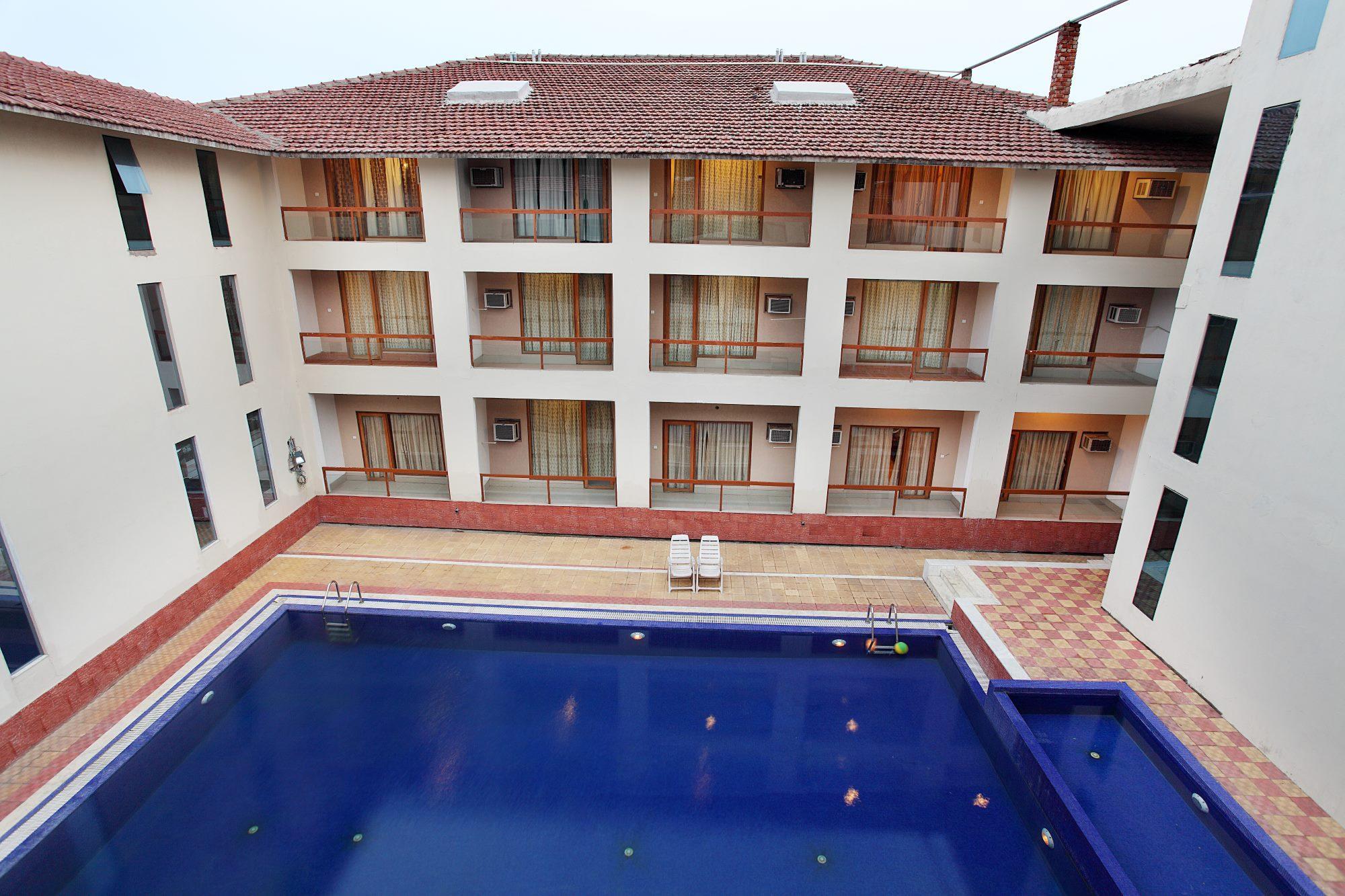 HOTEL KINGS CROWN MANDARMONI 7/37