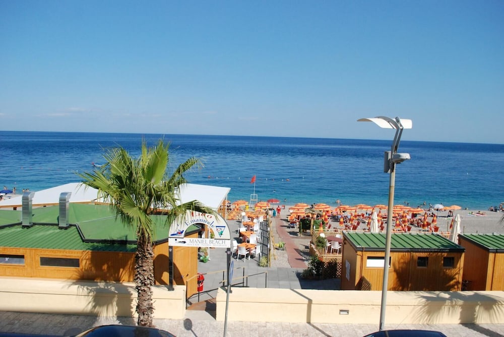 Maniel Beach Hotel 25/43