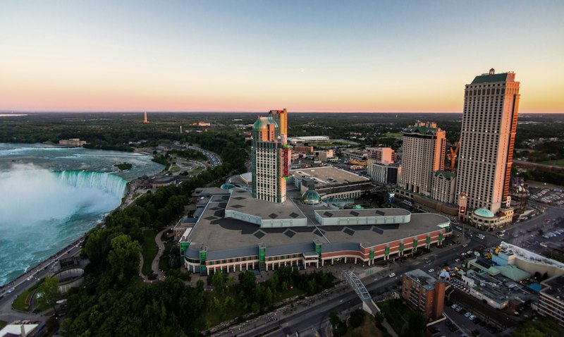 Hilton Niagara Falls/ Fallsview Hotel and Suites 48/49