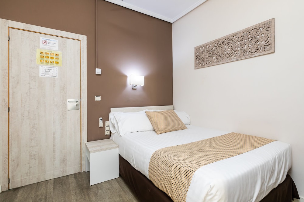 ROOM, SINGLE