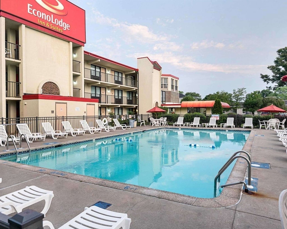 Econo Lodge Inn and Suites Resort Rehoboth Beach 1/42