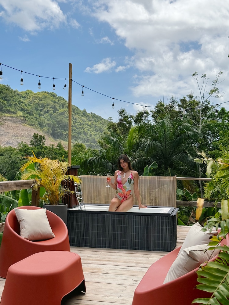 Hacienda Tres Casitas 8/50