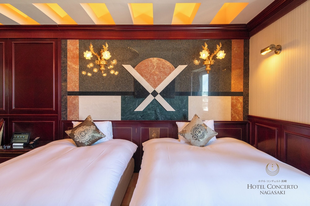 EXECUTIVE, SUITE, PRIVATE POOL