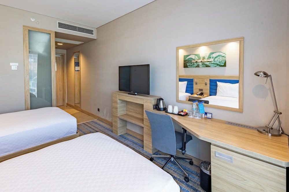 ROOM, TWIN BEDS