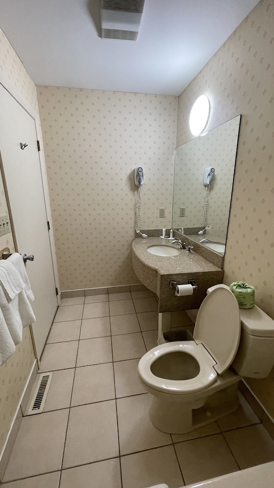 Whitney Inn & Suites 30/34