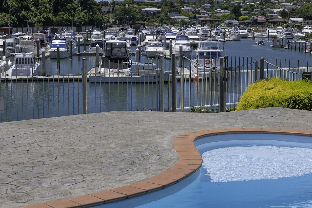 The Picton Beachcomber Inn 24/28