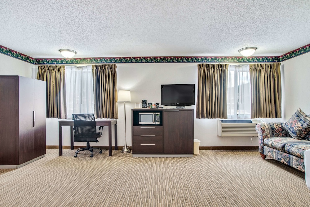 Everspring Inn Suites Hill City 40/61
