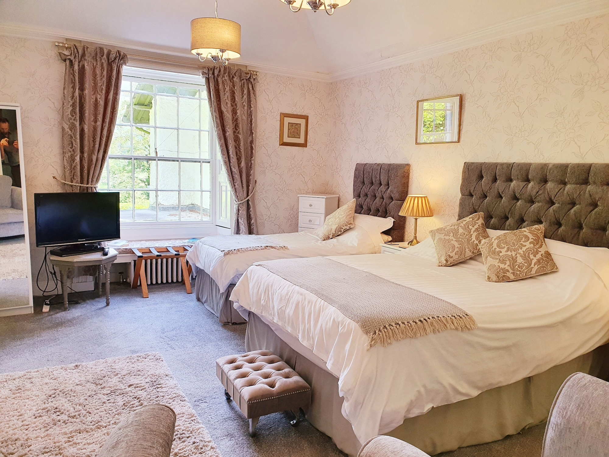 Spa, Luxury, Twin Beds, 1 King and 1 Single Beds