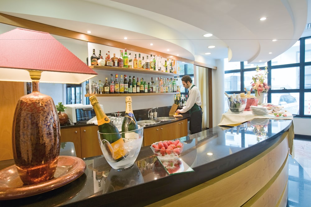 Astoria Suite Hotel 4/41