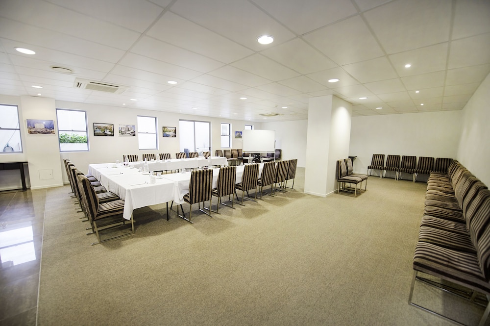 GLADSTONE CITY CENTRAL APARTMENT HOTEL 36/46