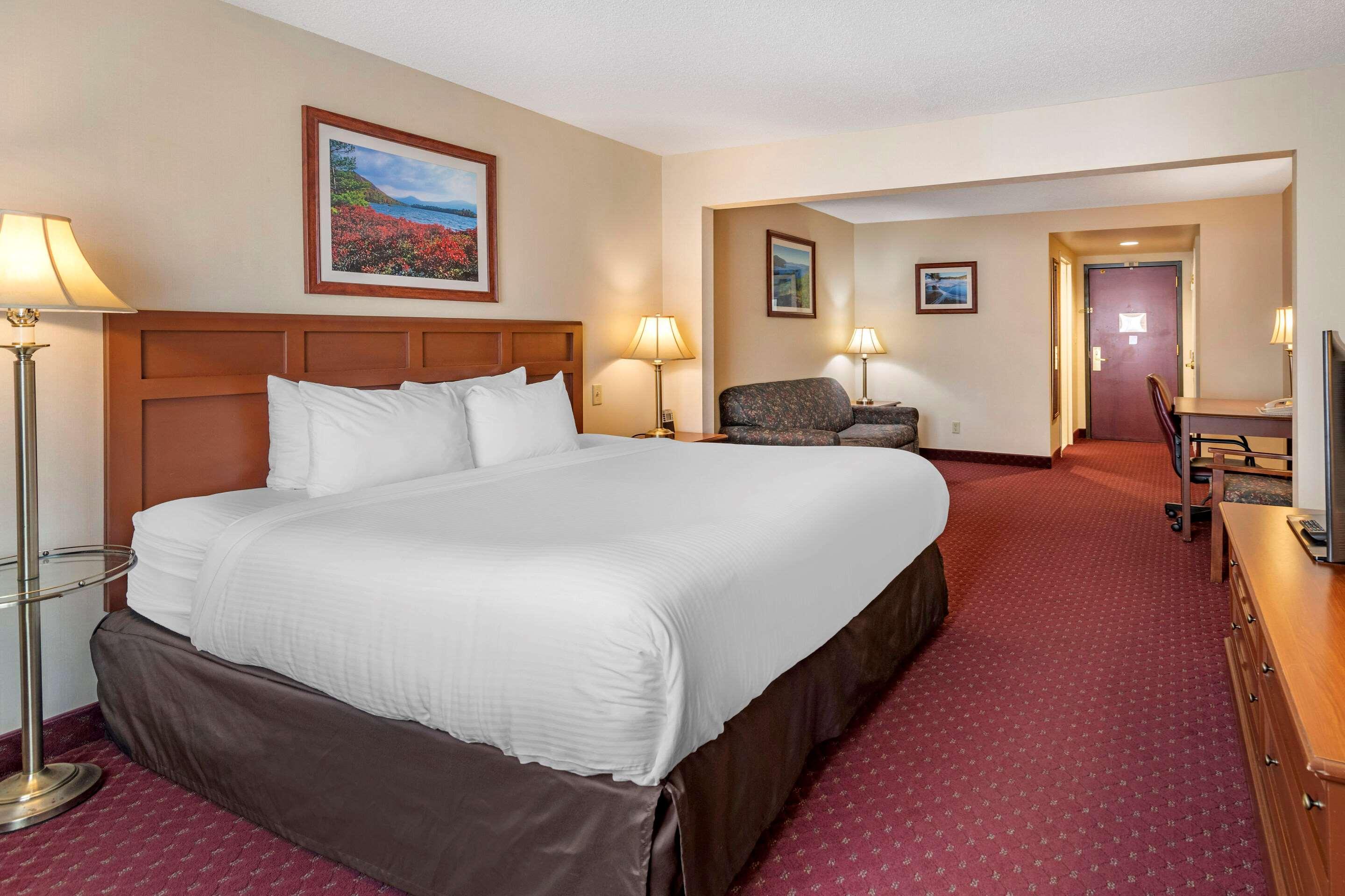 ROOM, KING BED