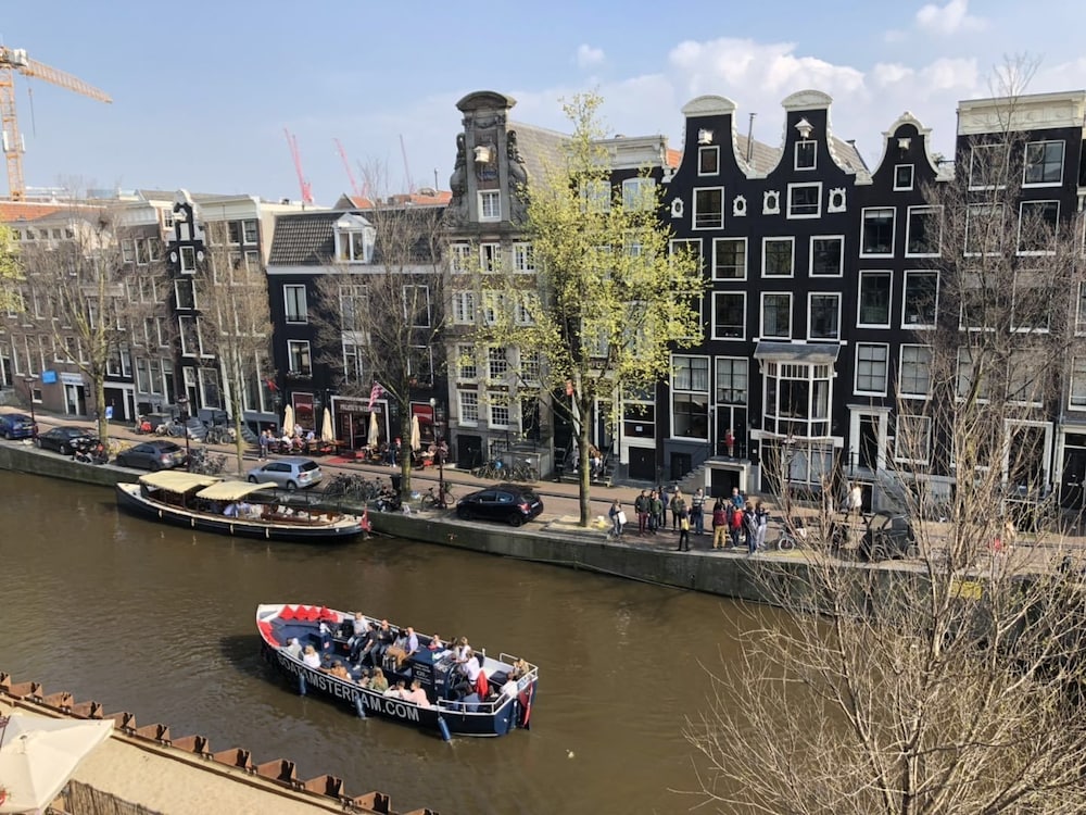 Facade Hotel Amsterdam 32/44