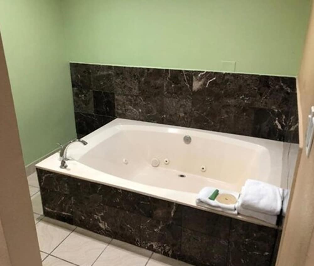 American Inn Suites Lax Airport 63/64
