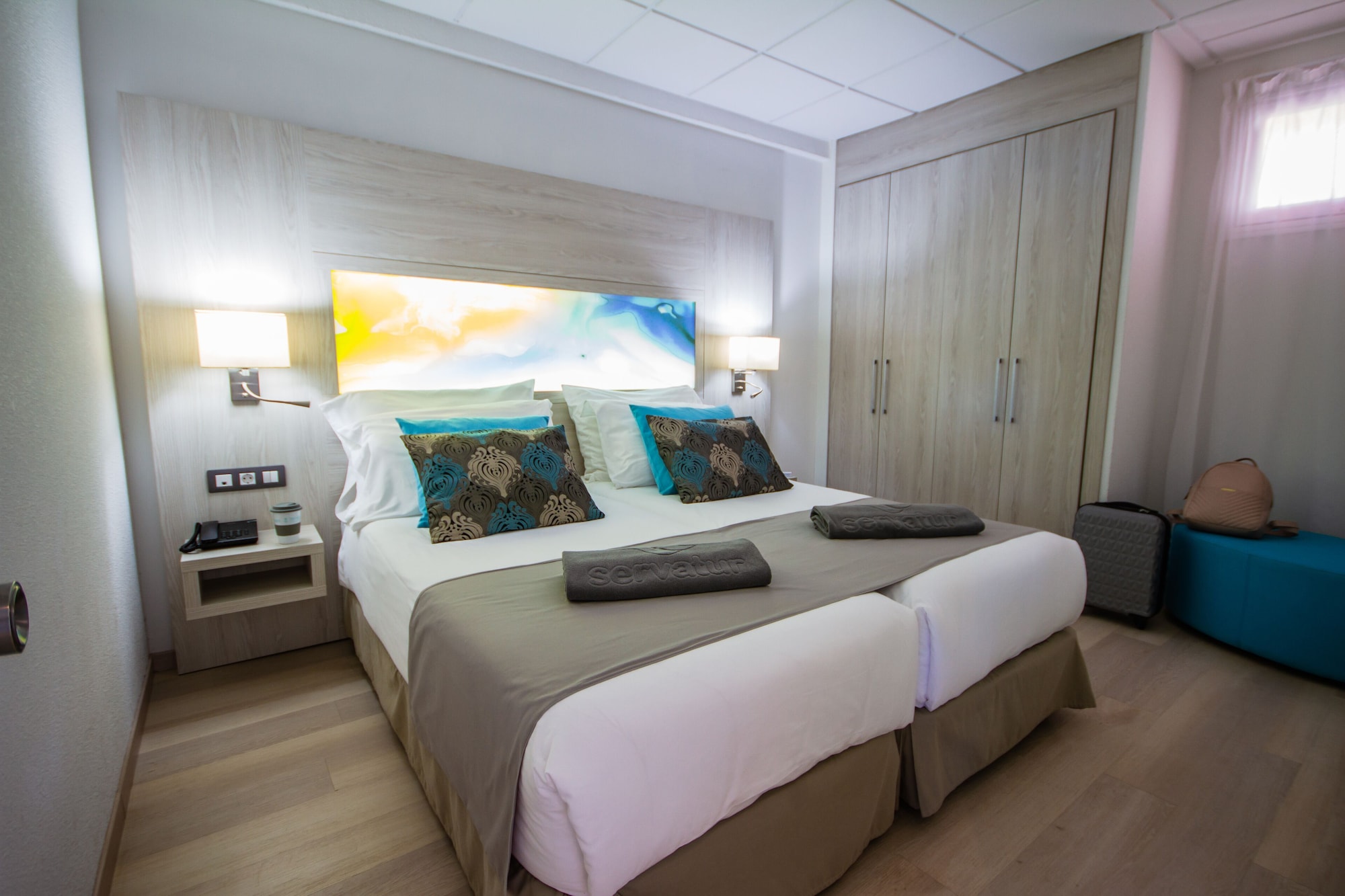 شقة سوبيريور مفردة بسريرين منفصلين بإطلالة جزئية على البحر مع أريكة، Servatur Green Beach 4/10