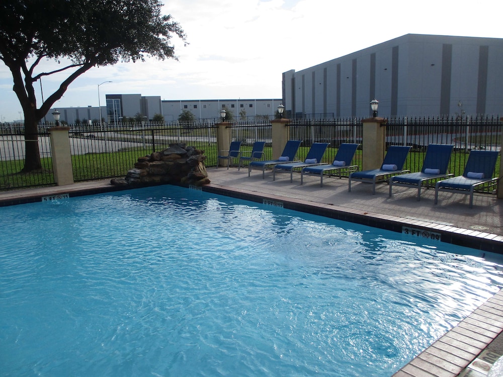Days Inn & Suites by Wyndham Sam Houston Tollway 48/50