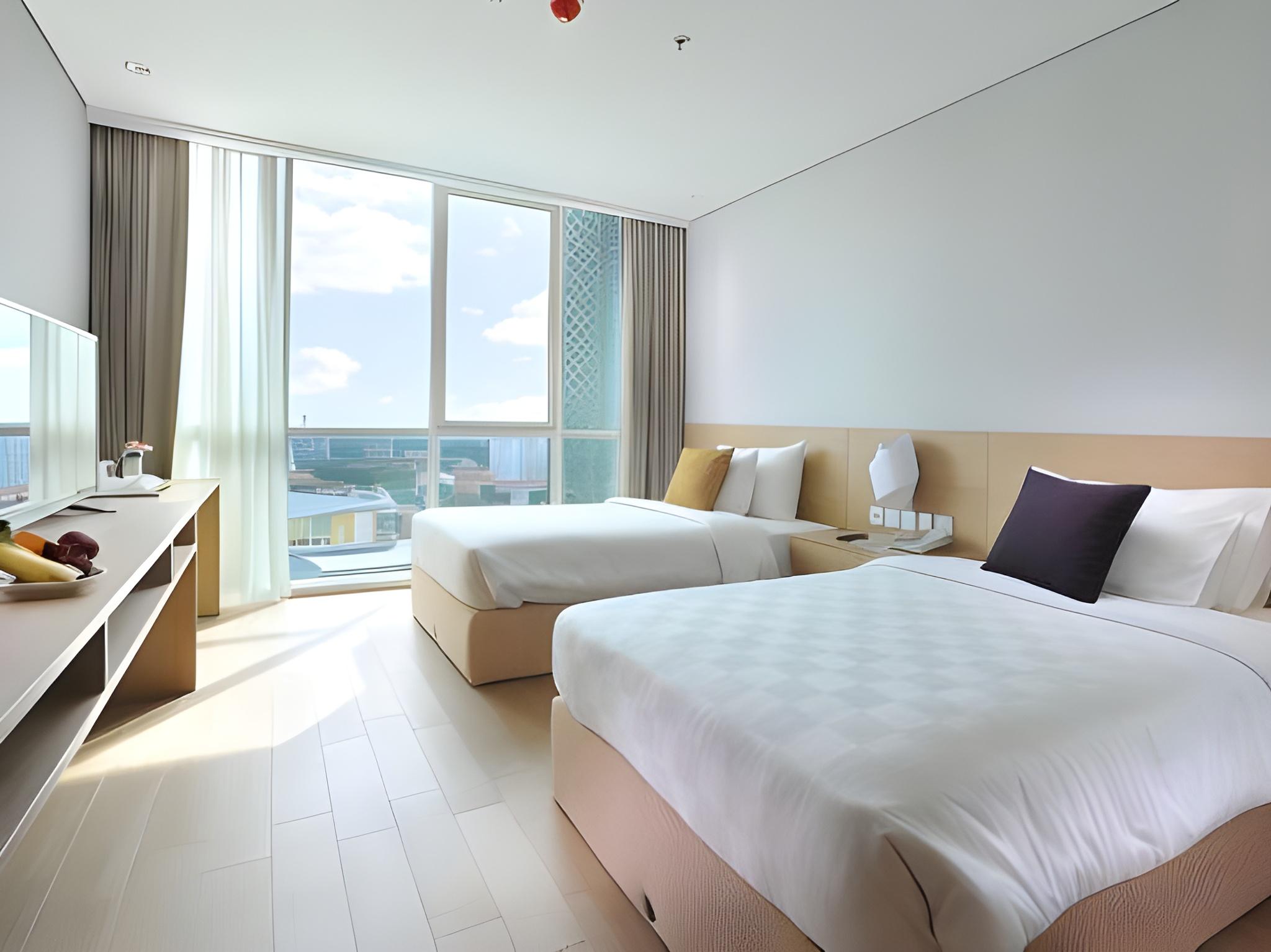 Fabulous, Twin Beds, Sofa