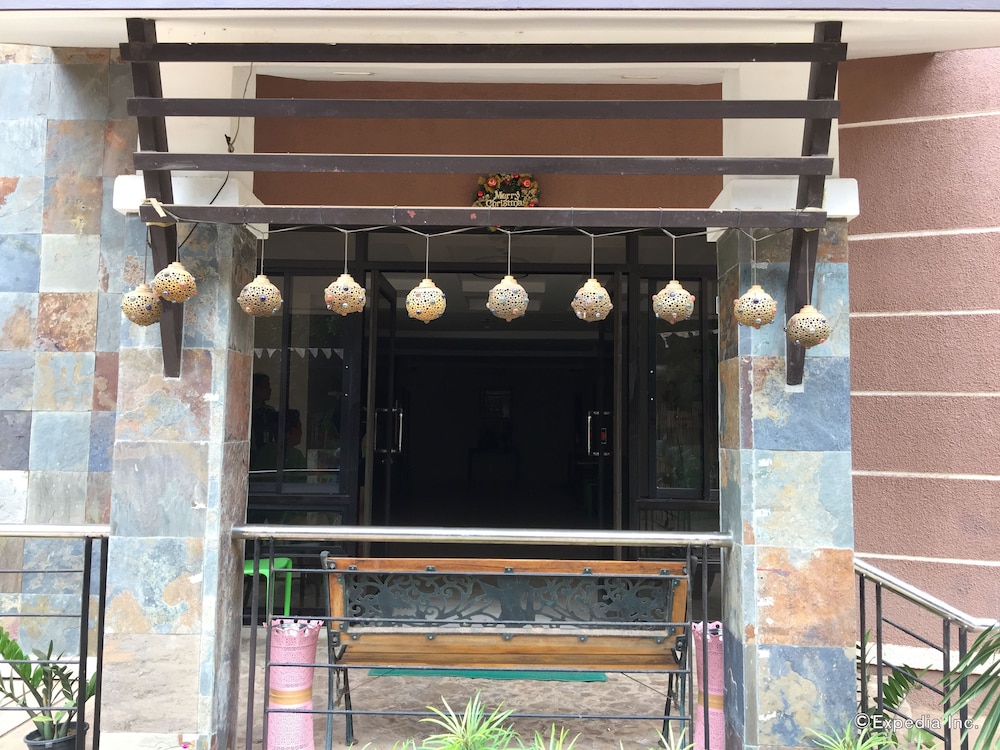 Coron Visitors Hotel 14/69