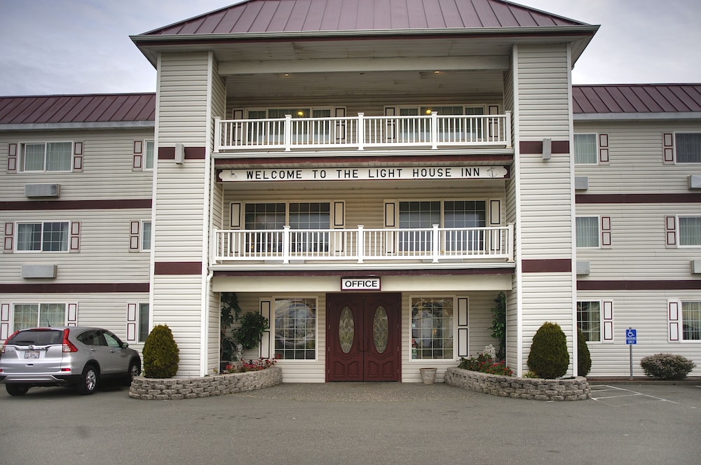 Lighthouse Inn 1/37