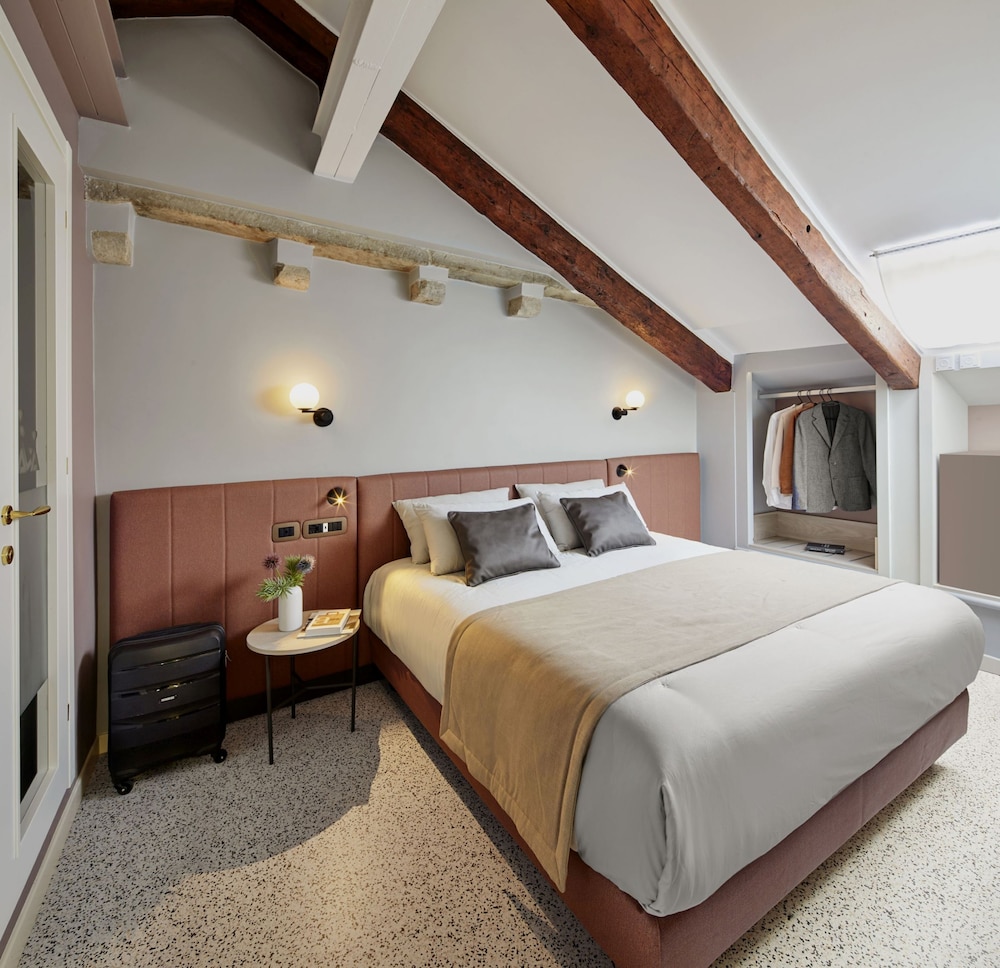 CLASSIC, DOUBLE OR TWIN BED
