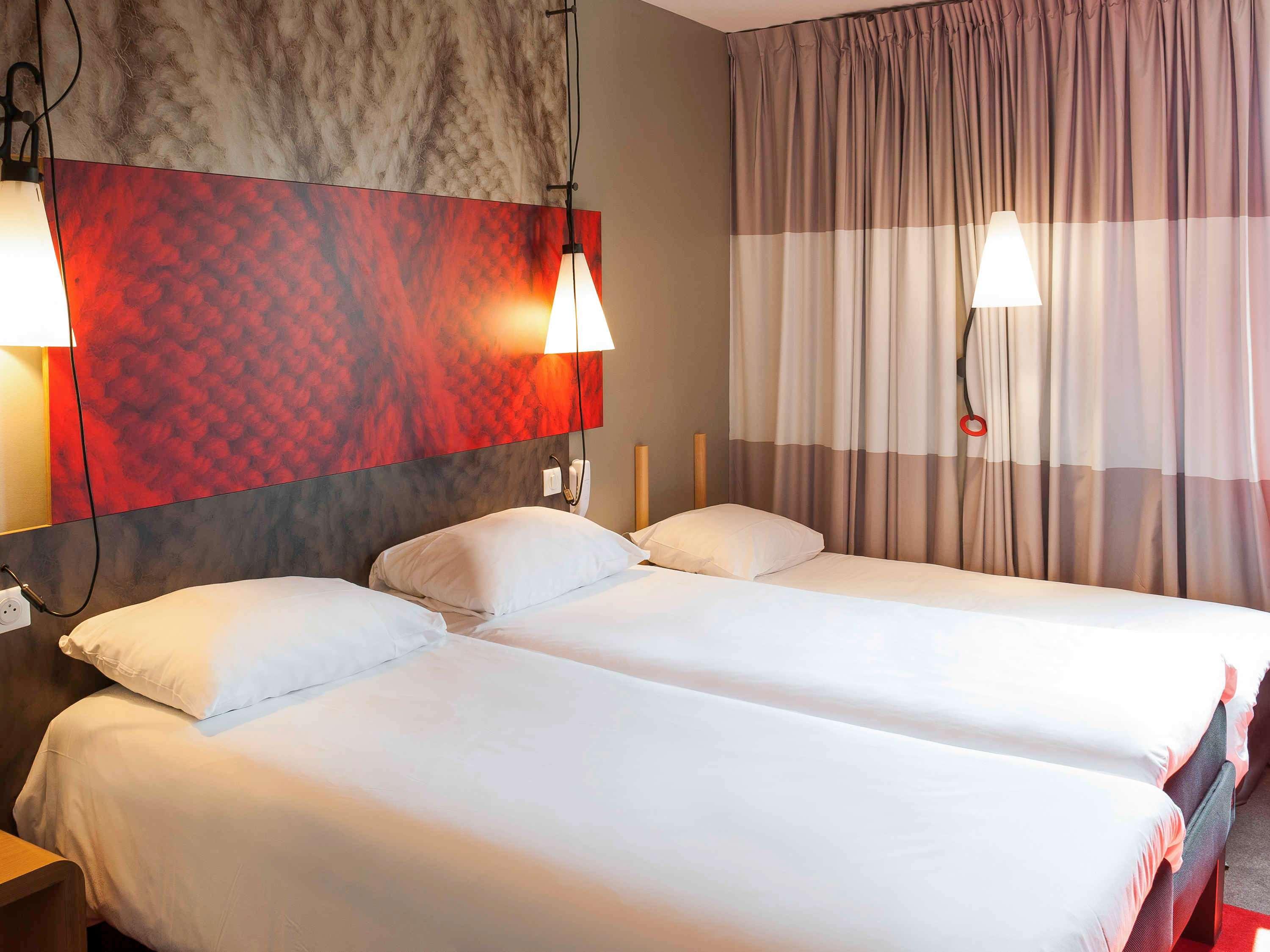 STANDARD, TWIN BEDS, CHAIR BED