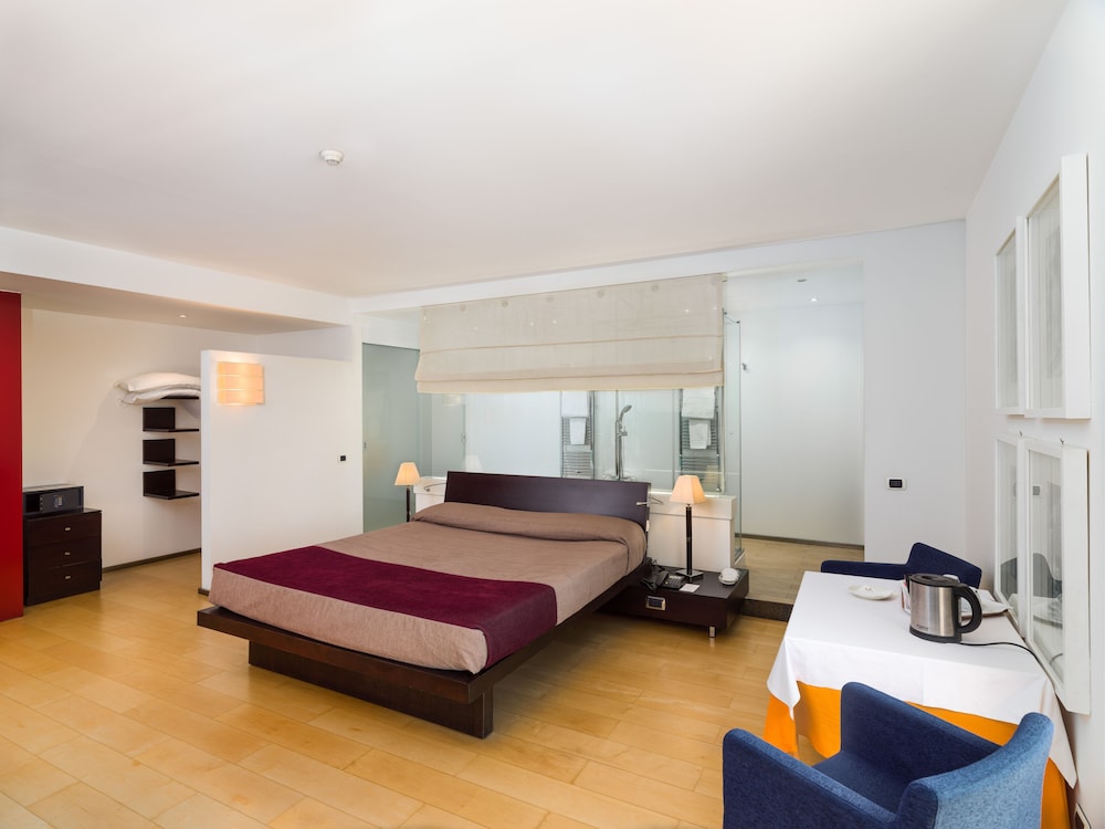 EXECUTIVE, DOUBLE BED