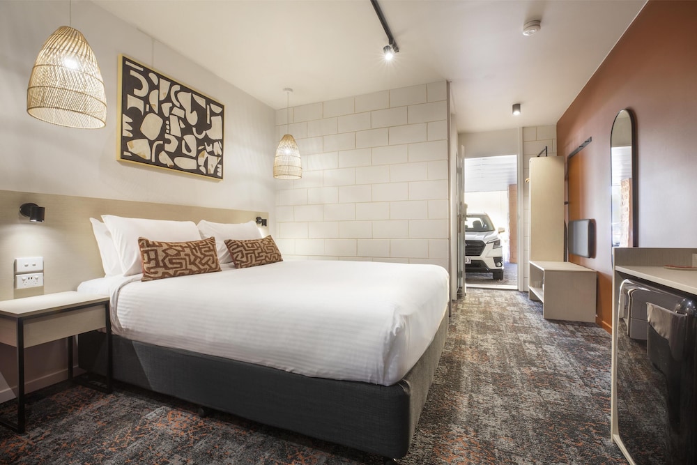 Dalrymple Hotel 33/67